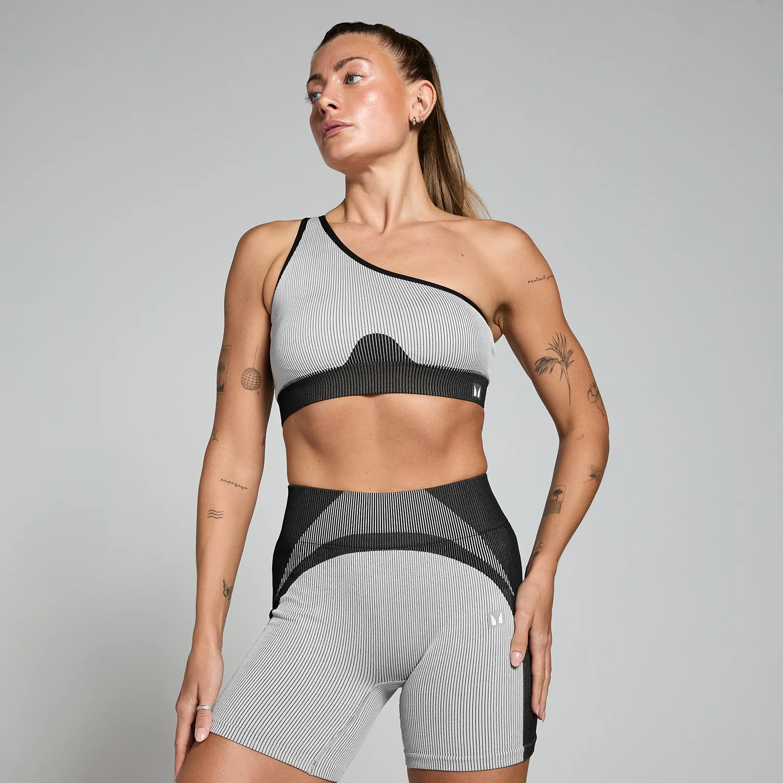 Naisten saumattomat MP Contrast Rib -urheilurintaliivit – musta/harmaa - XL Image 1