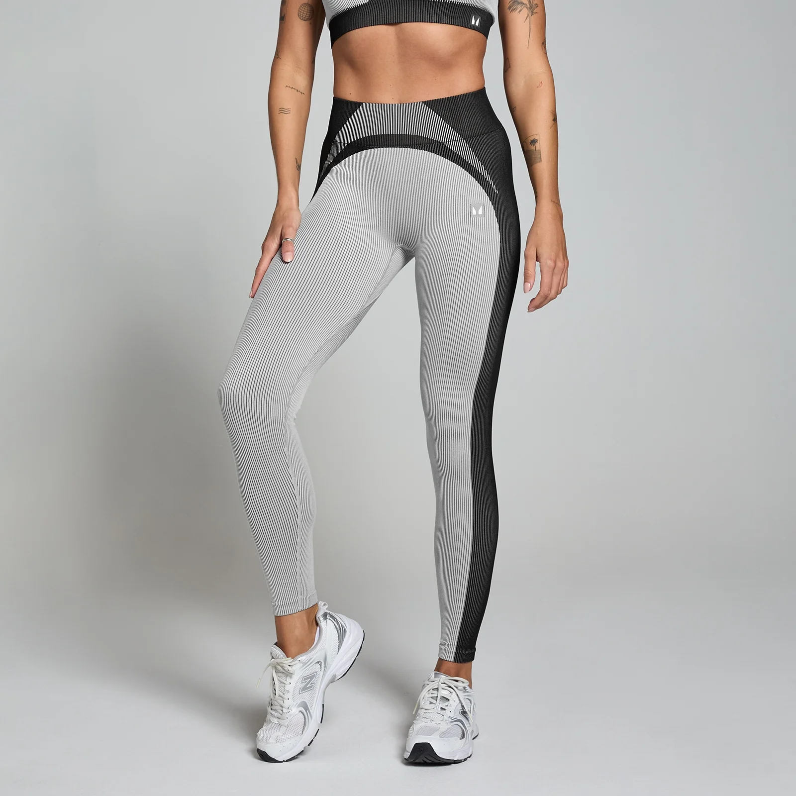 Naisten saumattomat MP Contrast Rib -leggingsit – mustat/harmaat - S Image 1