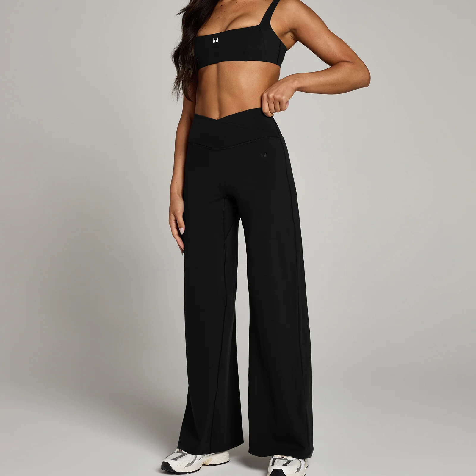 Naisten kietaisumalliset, leveälahkeiset MP Studio -legginssit – Musta - L Image 1