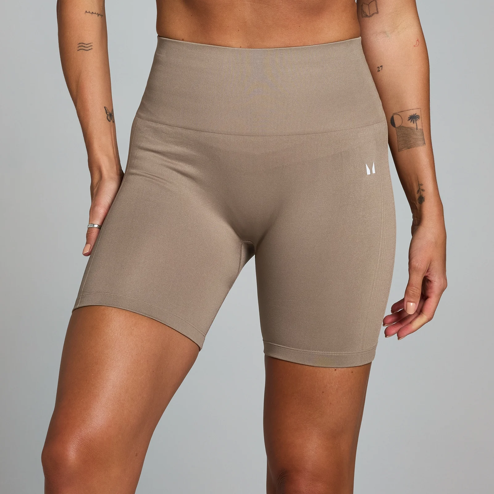 Naisten saumattomat MP Shape -pyöräilyshortsit – Light Taupe - XS Image 1
