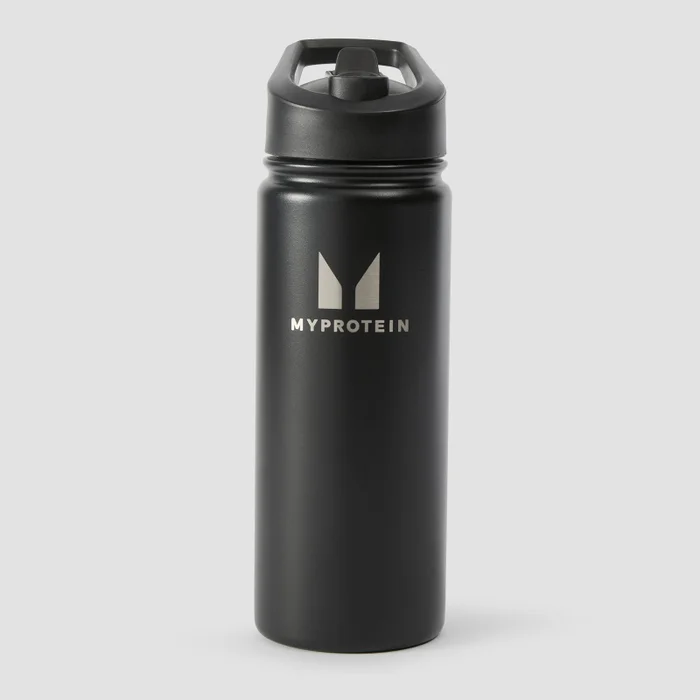 Kierrätysmetallinen Myprotein-pullo läpällisellä pillikannella, 500 ml – musta