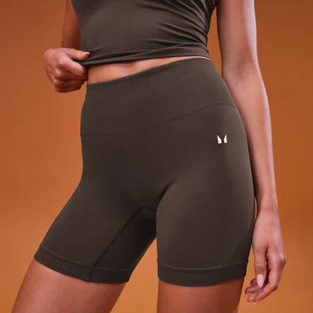 MP Naisten Tempo Seamless scrunch shortsit - Kaakao