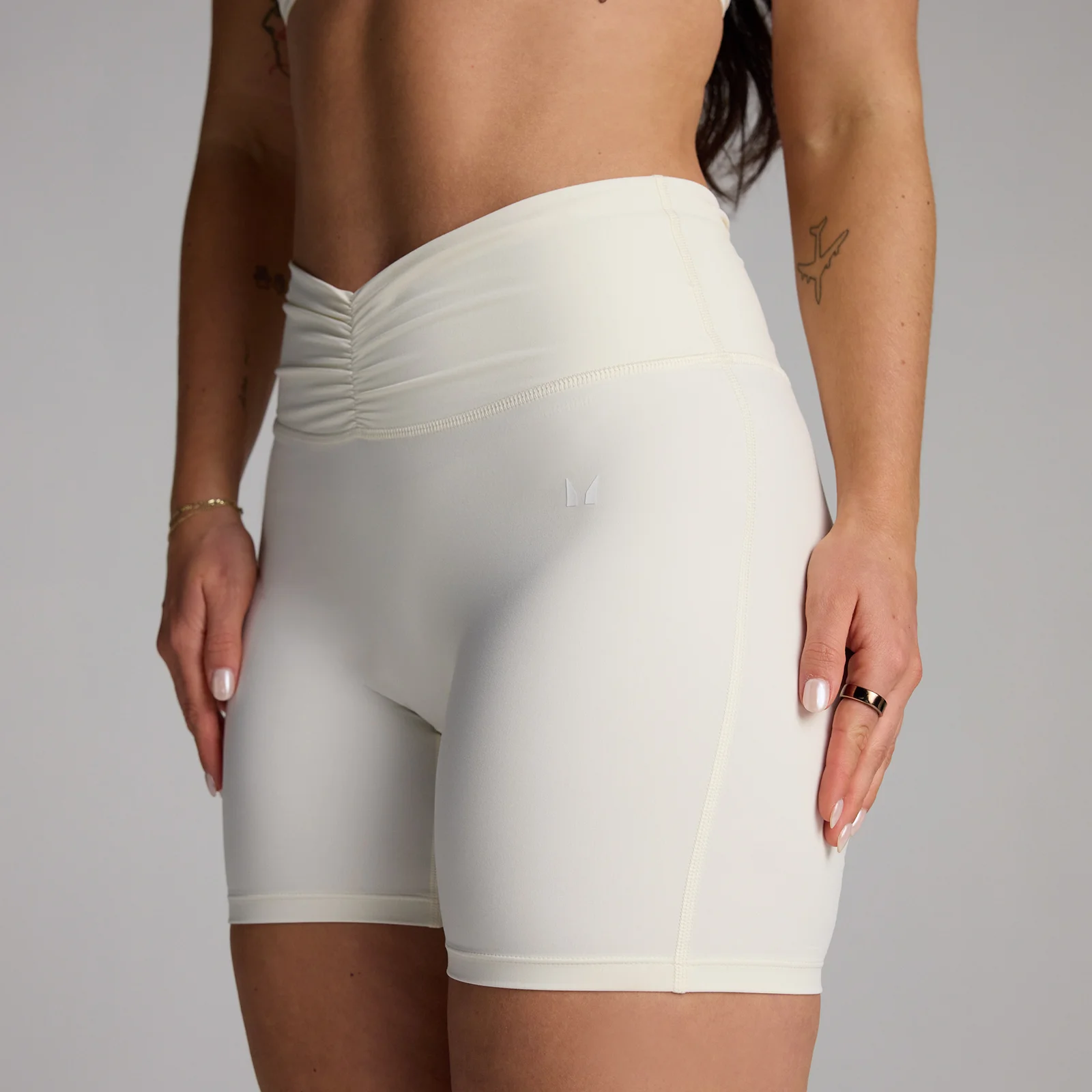 MP Naisten Tempo Ruched Front -shortsit - Kookos - S Image 1